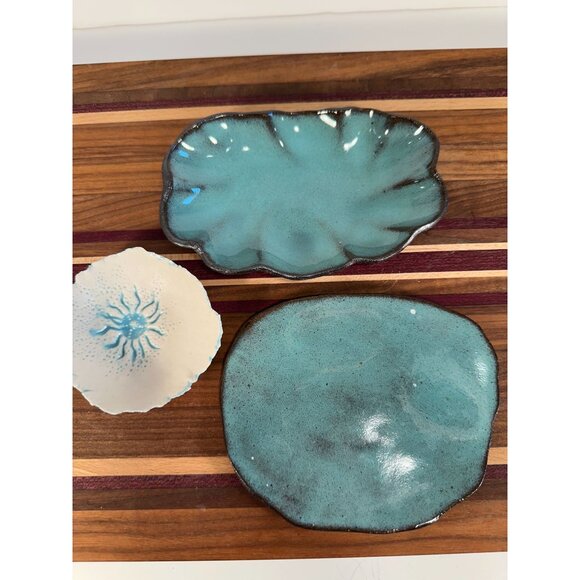 Set of 3 VTG Teal Ceramic Flat Dish and Shallow Scalllop Bowl (SGNED) and White - Picture 1 of 7